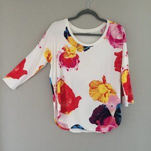 Aritizia - white w/large floral pattern t-shirt